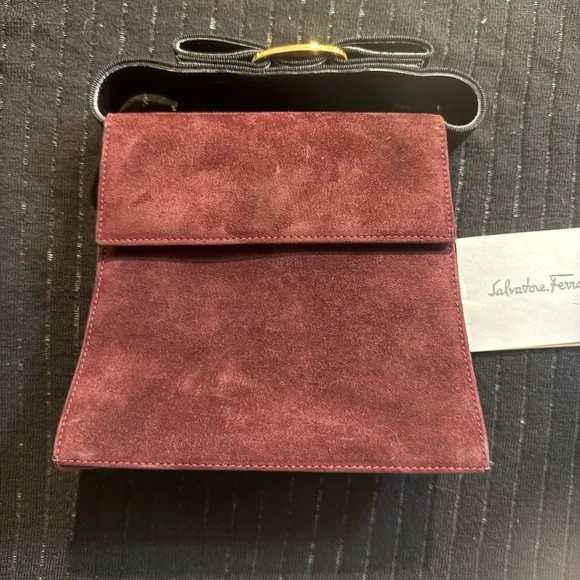 Salvatore Ferragamo Burgundy/Bordeaux Suede Vara Bow Top  display picture 2